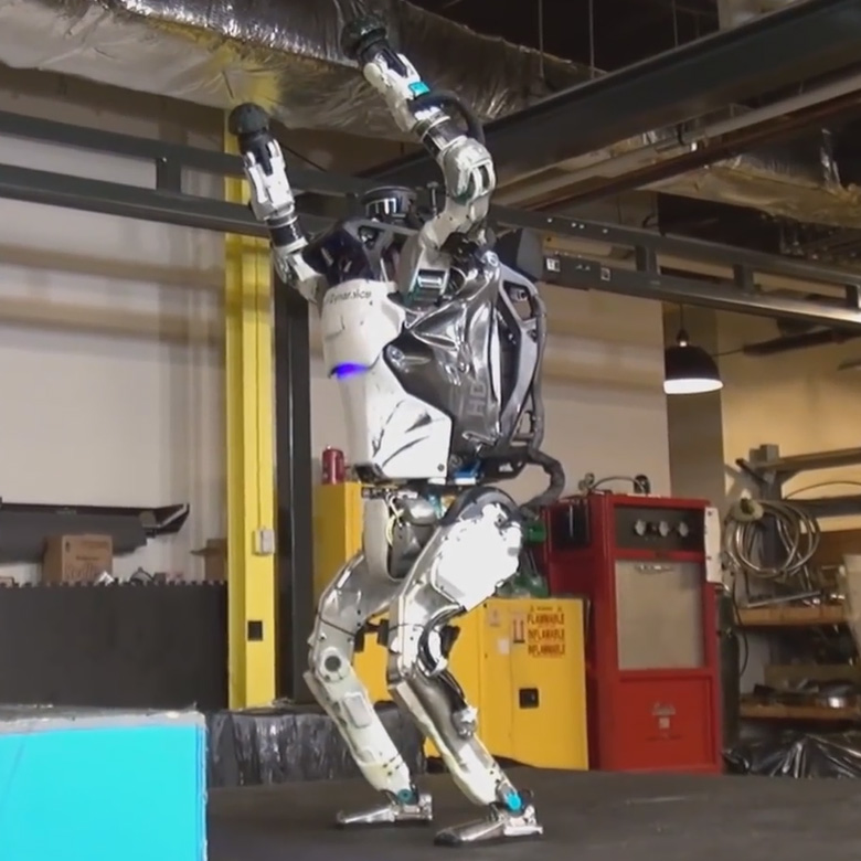 Робот Boston Dynamics Atlas научился запрыгивать на препятствия