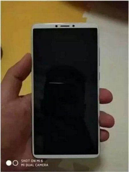 Новый смартфон Xiaomi семейства Redmi получит сдвоенную камеру и дисплей 18:9