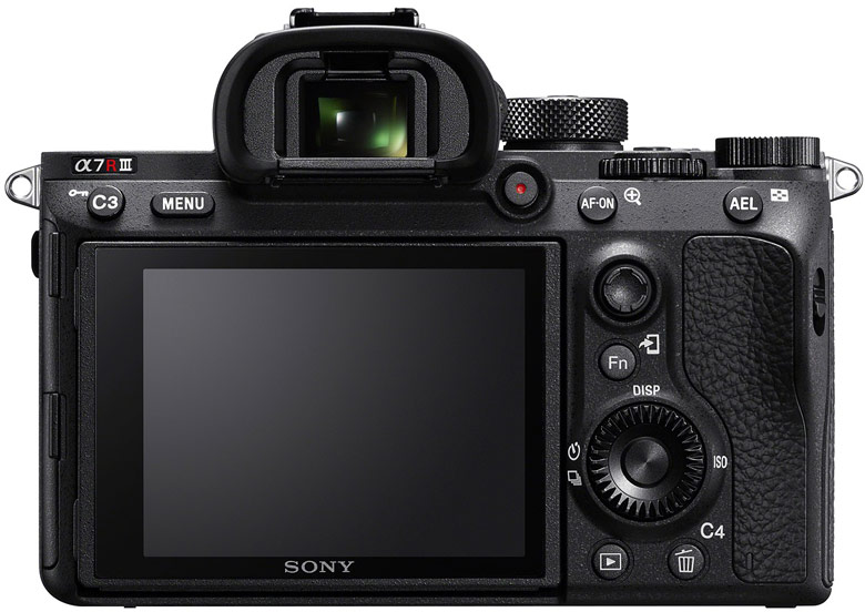 В камере Sony a7R III установлен полнокадровый датчик изображения типа BSI CMOS разрешением 42,4 Мп