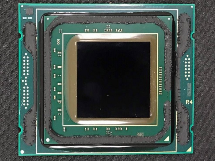 С CPU Intel Core i9-7920X сняли крышку