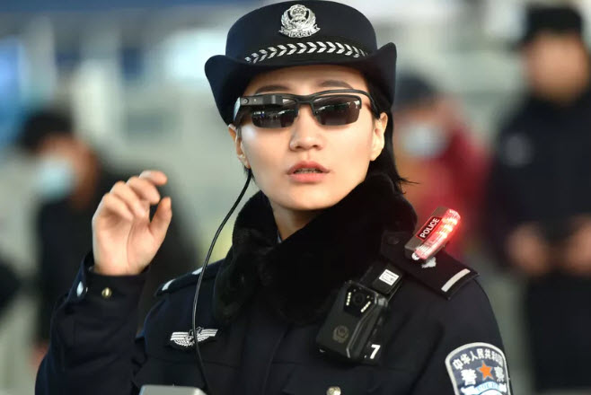 Китайская полиция использует умные очки для того, чтобы быстрее находить нарушителей закона