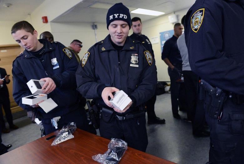 Полиция Нью-Йорка начала получать новые смартфоны Apple