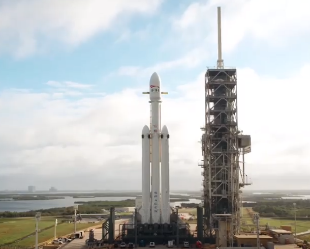SpaceX поделилась видео с Falcon Heavy