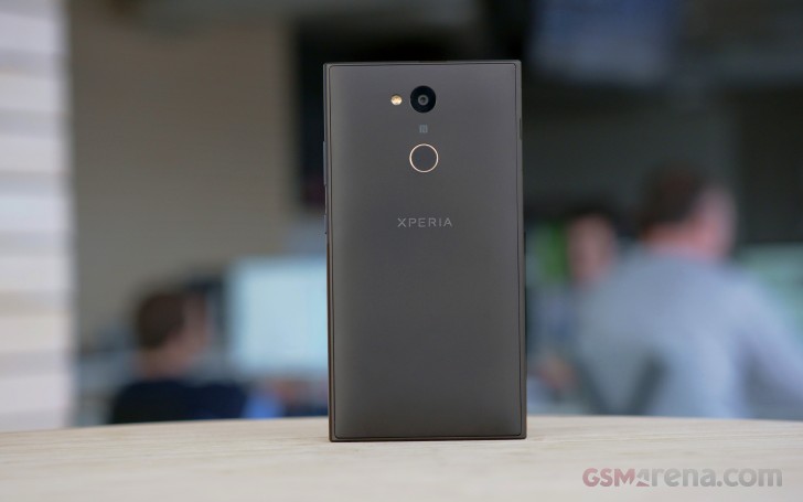 Представлен бюджетный смартфон Sony Xperia L2