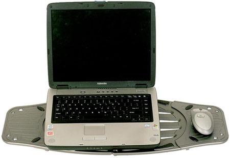 Подставка LapWorks Gamers Desk — любителям играть на ПК, сидя на диване (фото)      