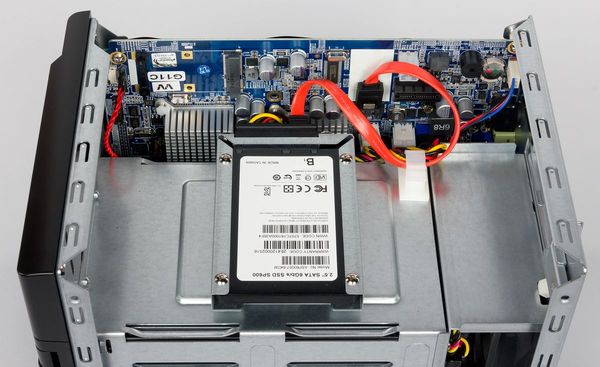 Конструкция Thecus W4000+