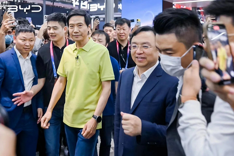 «Зачем вам так много машин одного класса и очень похожего качества?» — глава Xiaomi критикует коллег по автомобильному рынку