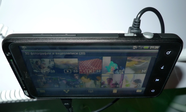 HTC EVO 3D — типичный андроид-смартфон классического моноблочного форм-фактора