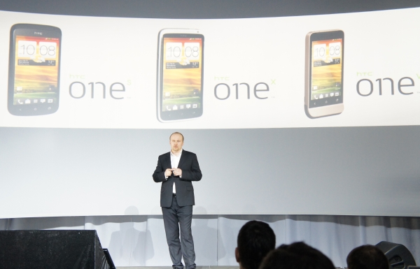 Презентация смартфонов HTC One