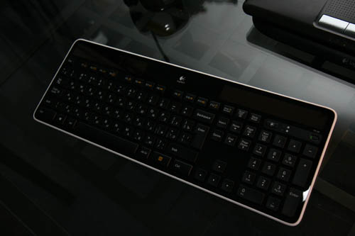 глянцевая клавиатура Wireless Solar Keyboard K750
