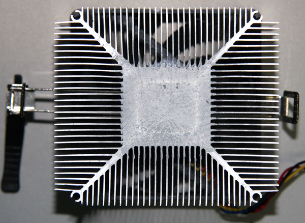 AMD Coolers 2016 - AMD 95W Alu, распределение термопасты
