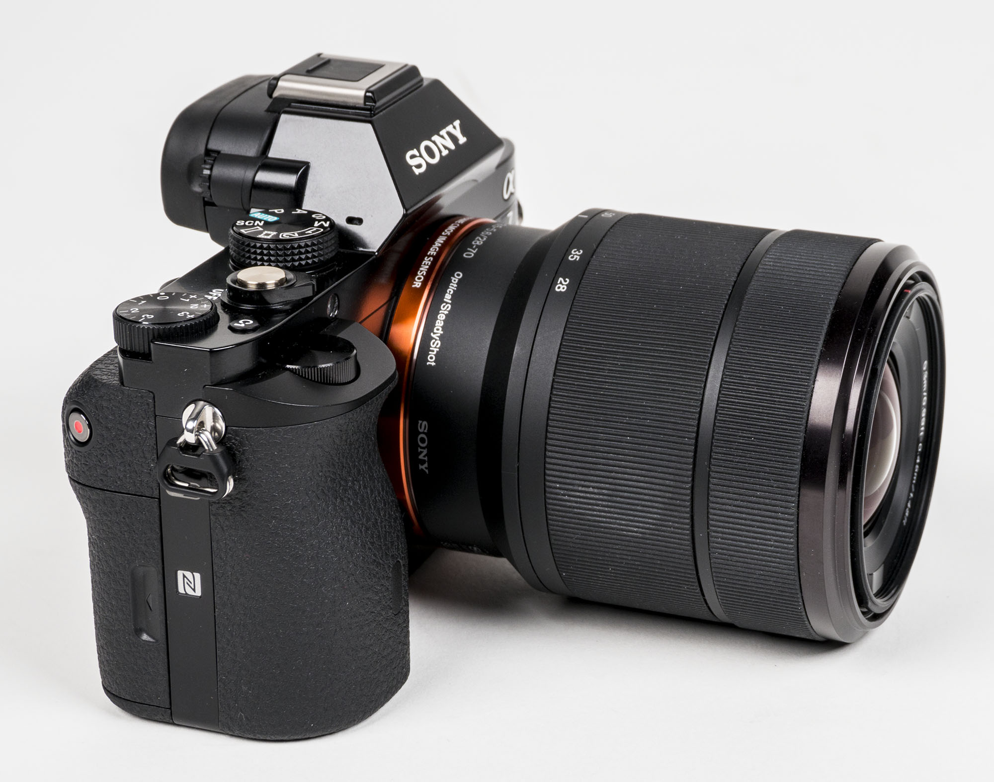 Sony Alpha 7 — полнокадровая беззеркалка