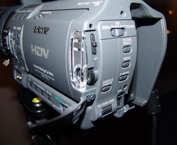 Sony hdr телевизор. Sony HDR fx1. Видеокамера Sony HDR-fx1. Sony HDR-fx1 аккумулятор. Hdv камера HDD.