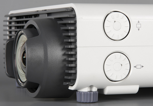 Проектор Canon Xeed WUX450ST, объектив