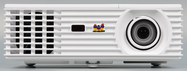 DLP-проектор ViewSonic PJD7822HDL, вид спереди