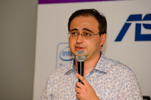 Михаил Бахнян, представитель компании, AMD Memory