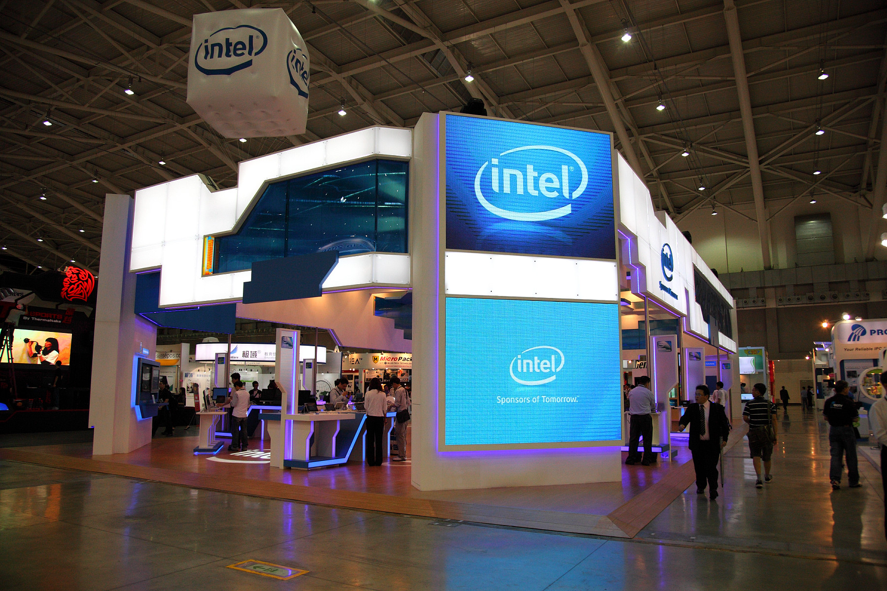 Intel events. Intel продукция. Intel на выставке. Intel Москва. Разработчики Интел.