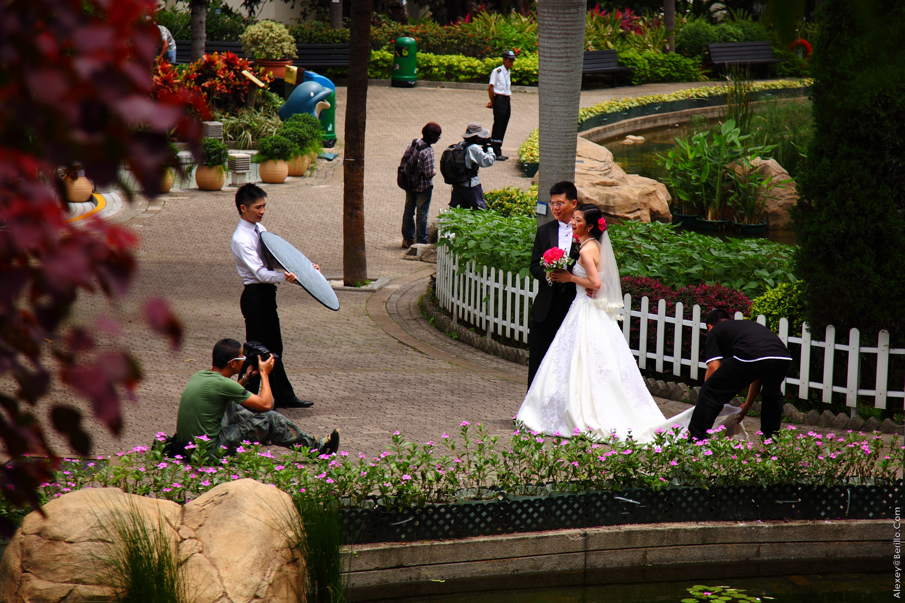 Свадьбе быть отзывы. Китайские Свадебные фотографы. Свадебные фотографы Китая. Свадебный фотограф за работой. Йапонские Свадебные фотографы.
