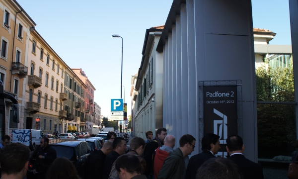 Презентация Asus Padfone2 в Милане