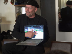 Mooly Eden shows Notebook with touchscreen