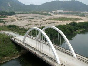 мост через речку на неосвоенную территорию