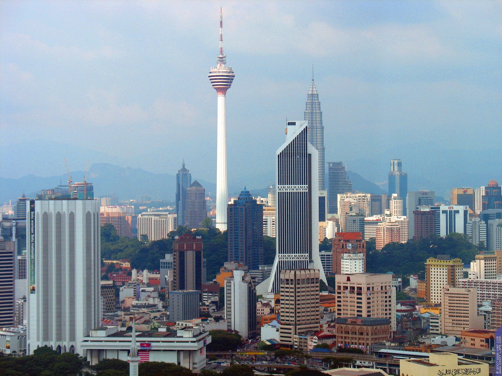Фото катнепа. Башня Менара Куала-Лумпур. Телебашня Куала Лумпур. Менара (Menara Kuala Lumpur). Малайзия. Куала-Лумпур. Башня в Малайзии Куала Лумпур.