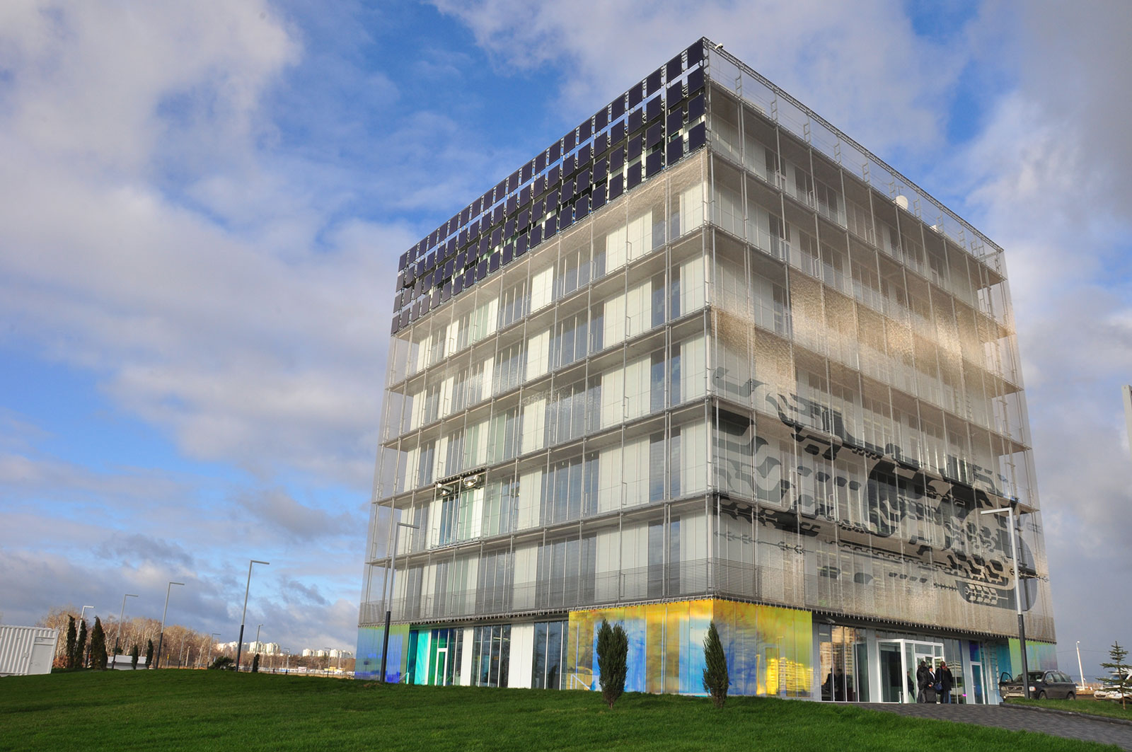 научный центр в москве в сколково. большой бульвар 42с1 сколково. гиперкуб в инновационном центре сколково. технопарк сколково москва. технопарк сколково москва.