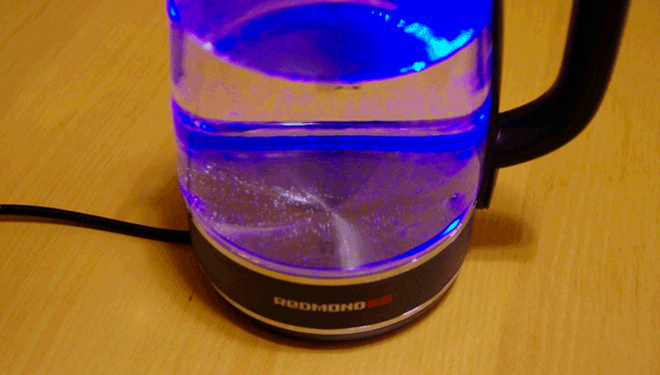 Электрический чайник Redmond RK-G200S с подсветкой и управлением по Bluetooth