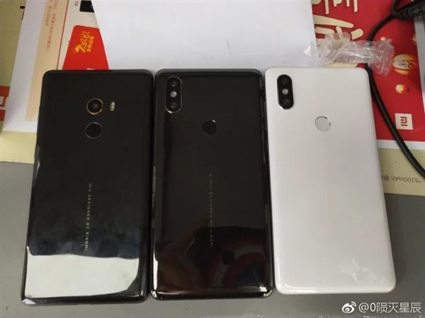 Xiaomi-Mi-MIX-2S-Real-Black-White-1.png