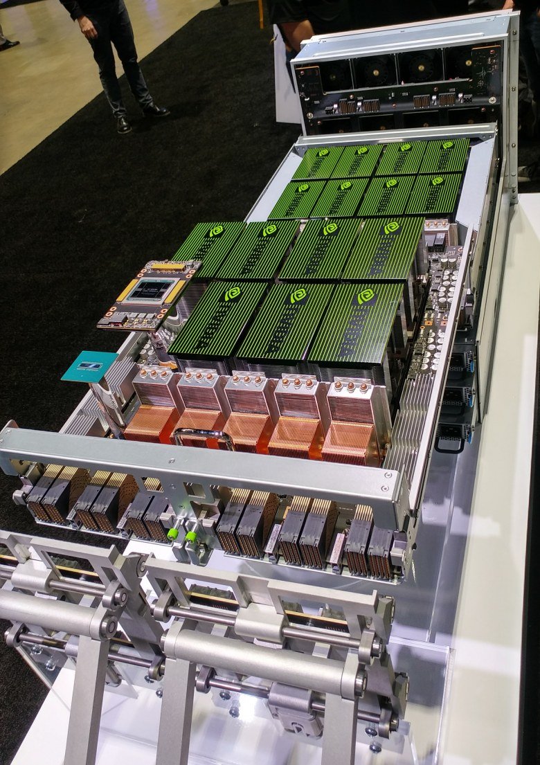 Сервер для задач глубокого обучения Nvidia DGX-2 построен на GPU Tesla V100