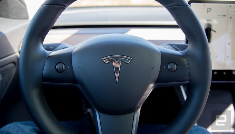 Tesla вынесла управление автопилотом в Model 3 на рулевое колесо