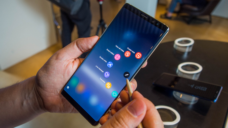 Смартфон Samsung Galaxy Note9 значительно опережает Galaxy S9 по предзаказам