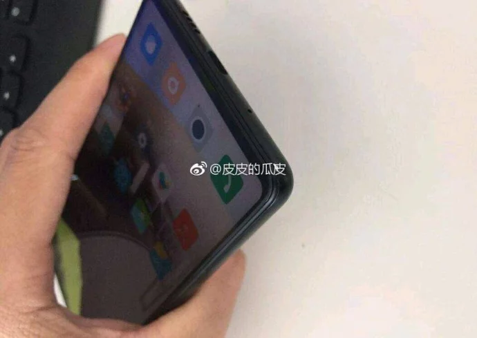 Появились первые живые фото безрамочного смартфона Xiaomi Mi Mix 3 