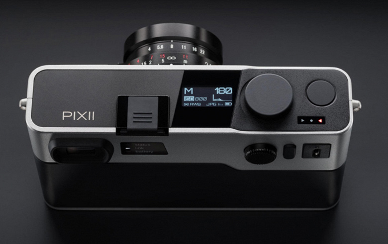 Pixii-camera-with-Leica-M-mount8_large.j
