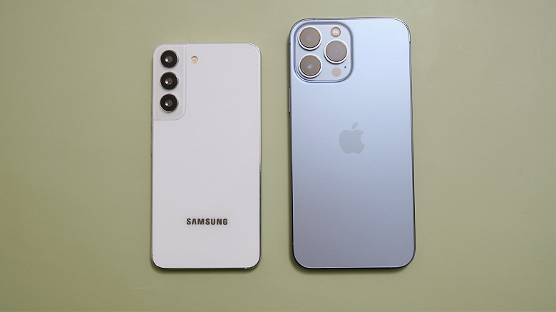 Не включайте экран Galaxy S22. iPhone 13 Pro Max позорно проиграет,  iPhone 13 Pro Max сравнили с крошечным Samsung Galaxy S22