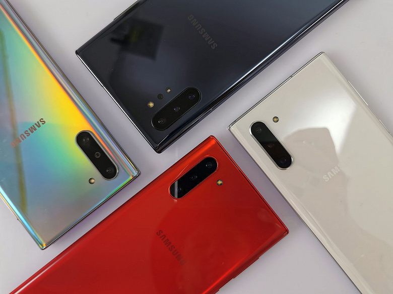 Samsung уже живёт в 2022 году: компания быстрее всех выпустила январское обновление Android 12