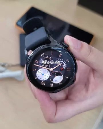 Умные часы Huawei Watch 3 сфотографировали в магазине за пару часов до официального анонса