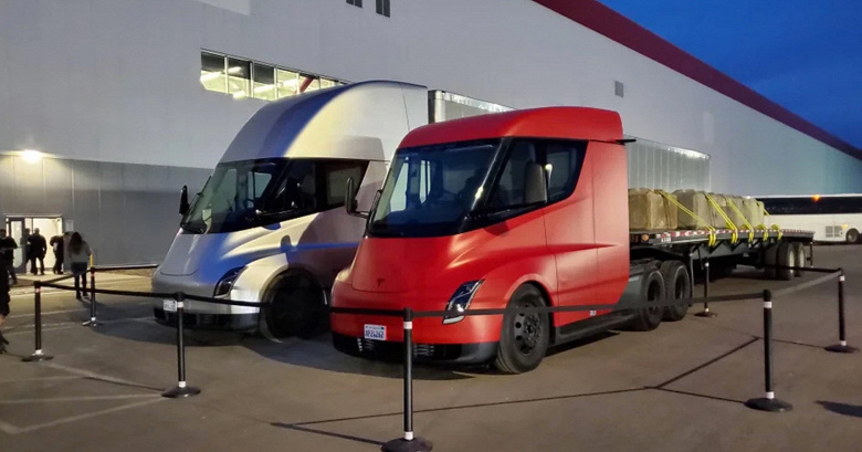 Выпуск электрических грузовиков Tesla Semi отложен до 2022 года