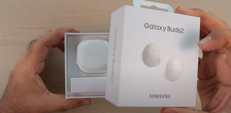 Распаковку и настройку Samsung Galaxy Buds2 показала на видео