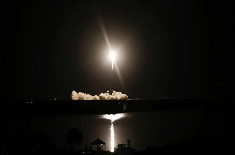 SpaceX отправила в космос четырех туристов. Гражданский экипаж пробудет на орбите три дня