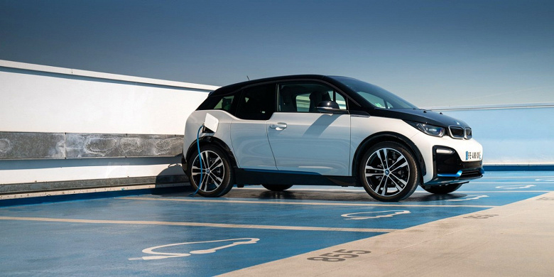 Выпуск электромобилей BMW i3 будет прекращен этим летом