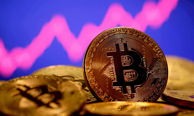 Bitcoin рухнул на 18%, Ethereum  почти на 30%. Крипторынок пережил самое серьезное падение с лета прошлого года
