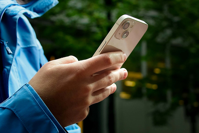 Десятки тысяч владельцев iPhone 13 сообщили о розовом экране, Apple оперативно выпустила бета-версию iOS 15.3