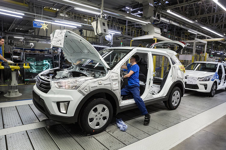 «АвтоВАЗ» и московский завод Renault приостановили производство, но российские автозаводы Hyundai, Nissan и Toyota продолжают работать в штатном режиме