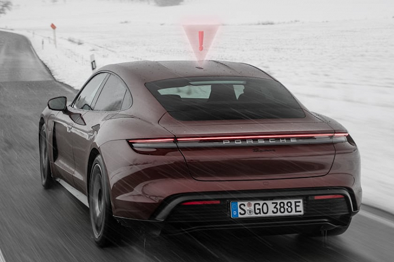 Porsche придумала систему 3D-голограмм для автомобилей, которая позволит водителям общаться