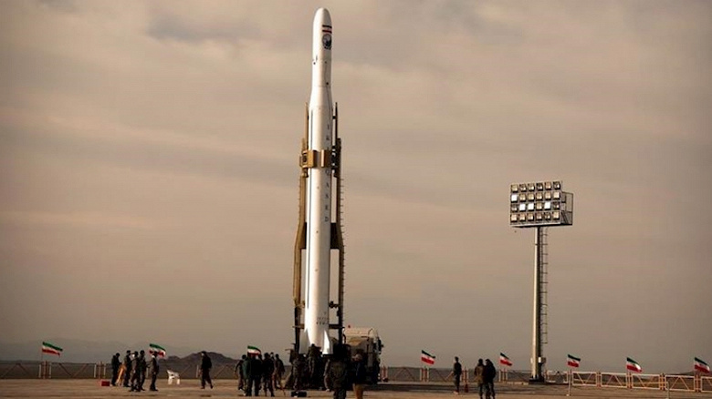 Иран успешно испытал трехступенчатую ракету Qaem-100 твердотопливным двигателем