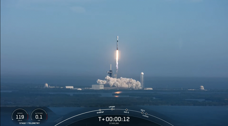 SpaceX отправила на орбиту еще 53 спутника Starlink. Первая ступень ракеты Falcon 9 использовалась уже 12 раз, и это рекорд