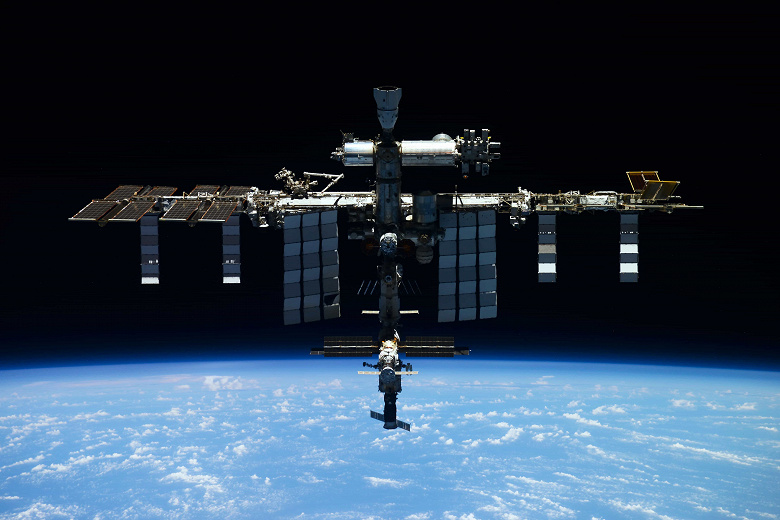 Новые! Эксклюзивные! Уникальные!: первые снимки МКС с завершённым российским сегментом