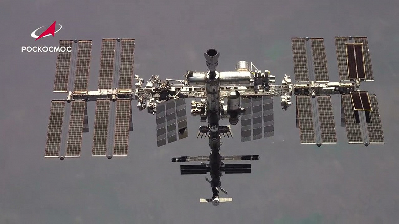 Уникальный вид на МКС: облёт станции в окончательной конфигурации