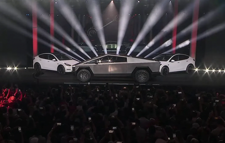 Уже похоже на серийный автомобиль: Илон Маск продемонстрировал обновлённый электропикап Cybertruck